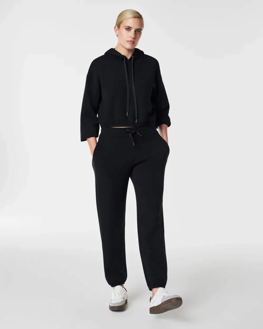 Airessentials Jogger (Very Black)