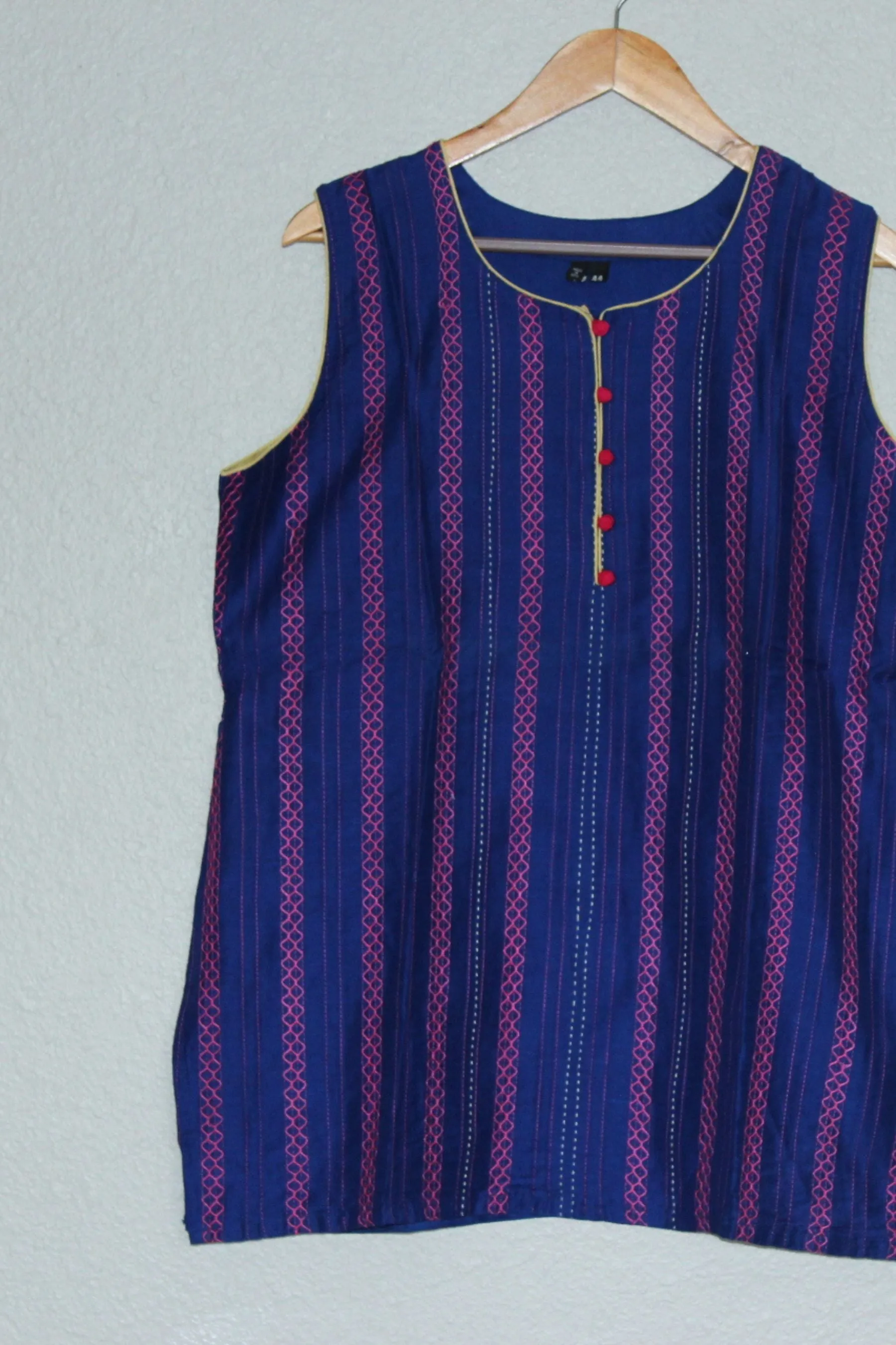 Effortless Elegance: Cotton Kurti, 29" Length and Stylish Short Sleeves