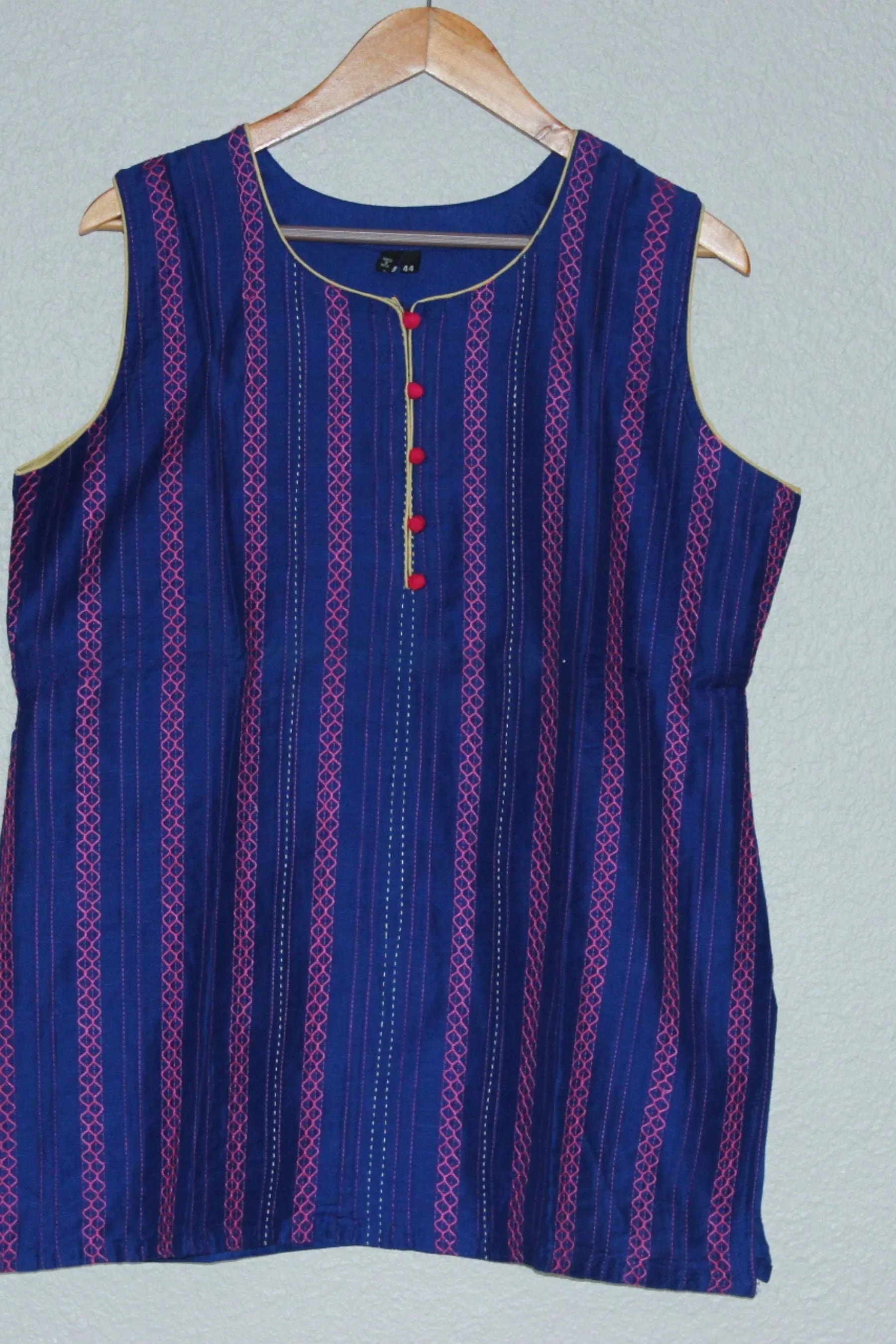 Effortless Elegance: Cotton Kurti, 29" Length and Stylish Short Sleeves