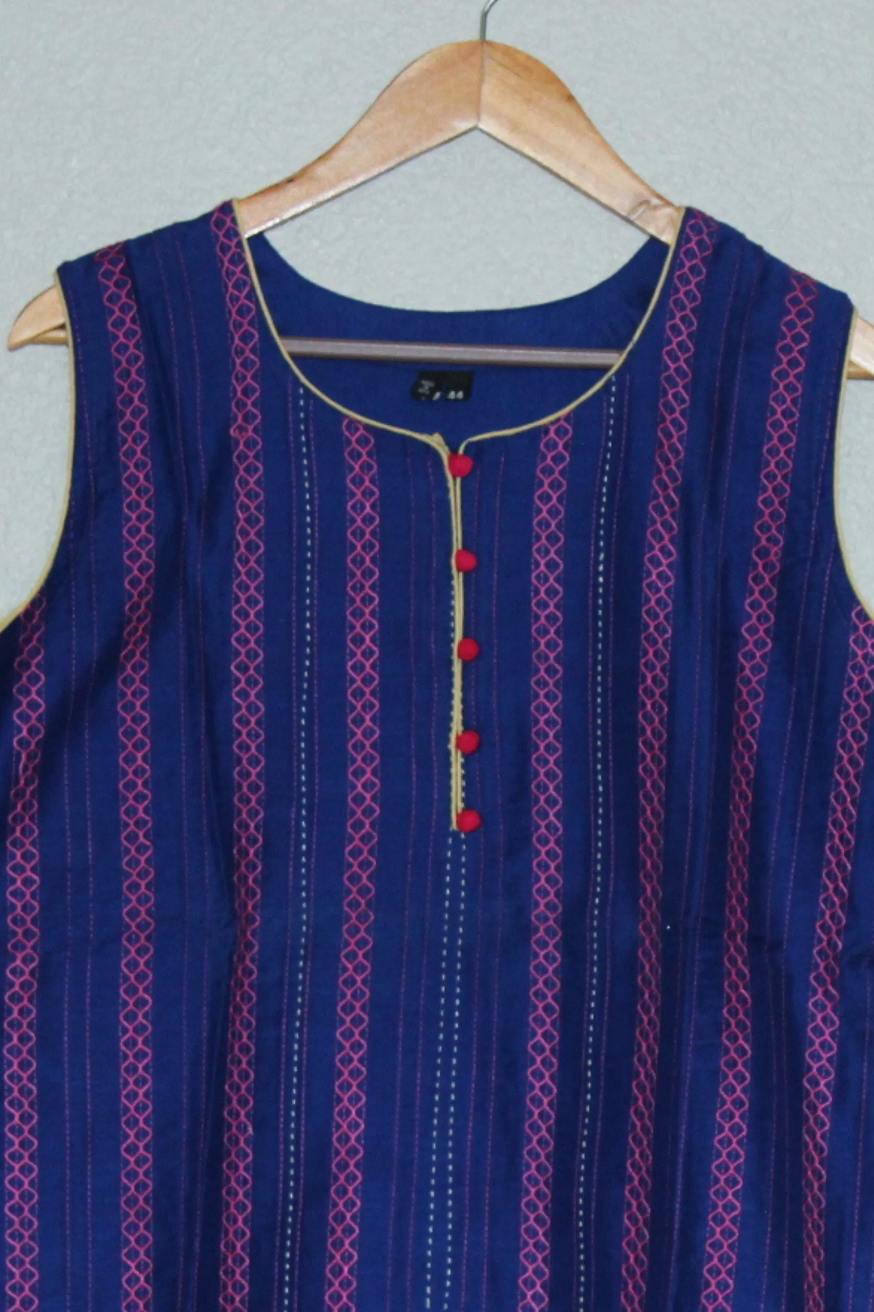 Effortless Elegance: Cotton Kurti, 29" Length and Stylish Short Sleeves