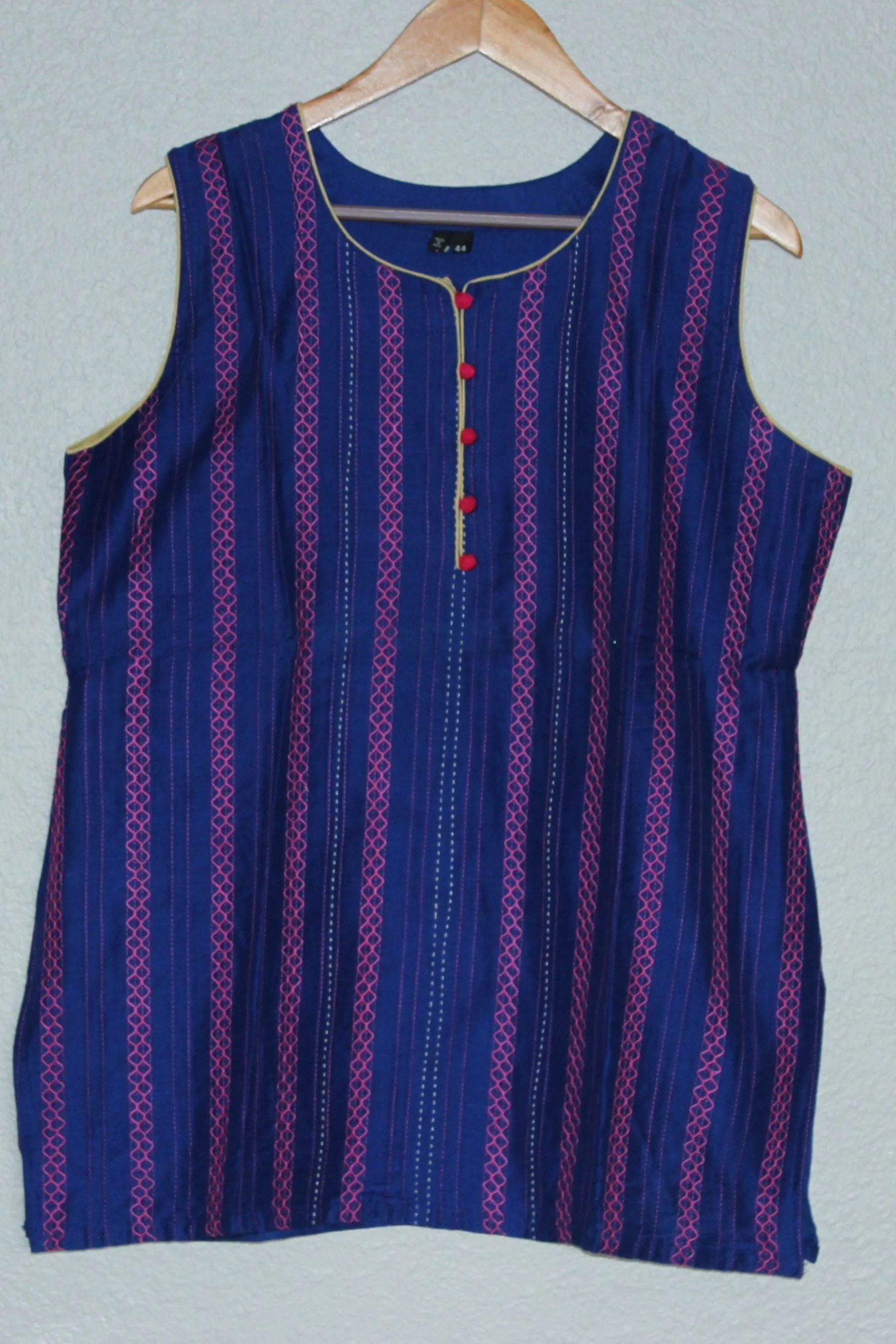 Effortless Elegance: Cotton Kurti, 29" Length and Stylish Short Sleeves