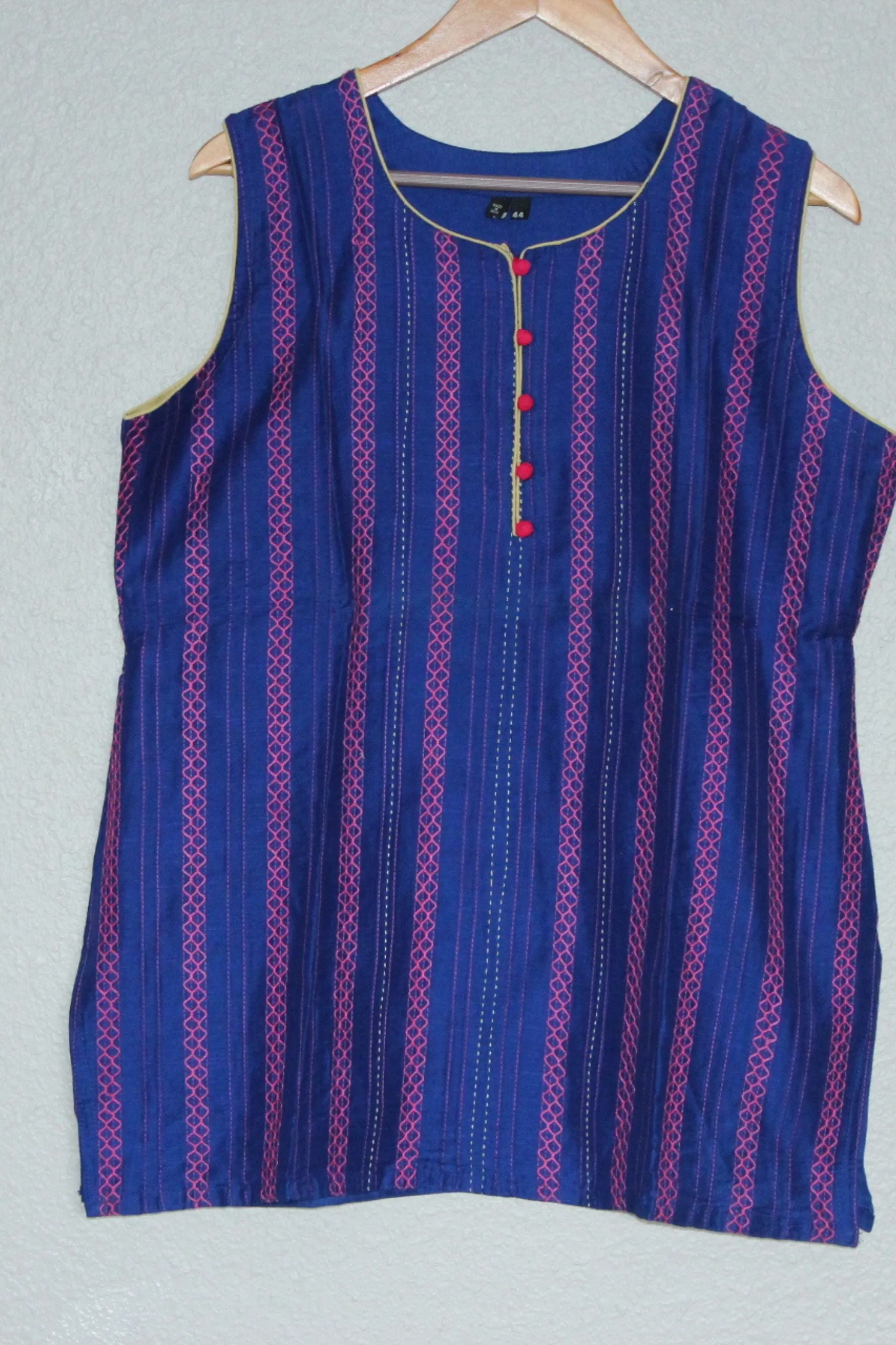 Effortless Elegance: Cotton Kurti, 29" Length and Stylish Short Sleeves