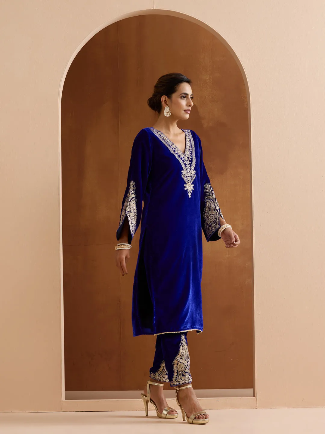 Ishin WOMEN Blue VELVET 2pcs kurta set